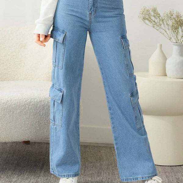Straight fit jeans with 6 pocket female.